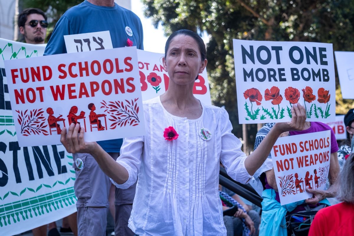 Europe: stop sending arms to Israel