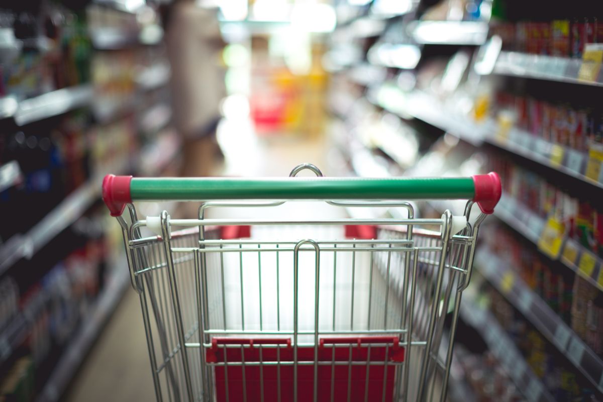 Call on European supermarkets: Cut methane, cut meat!